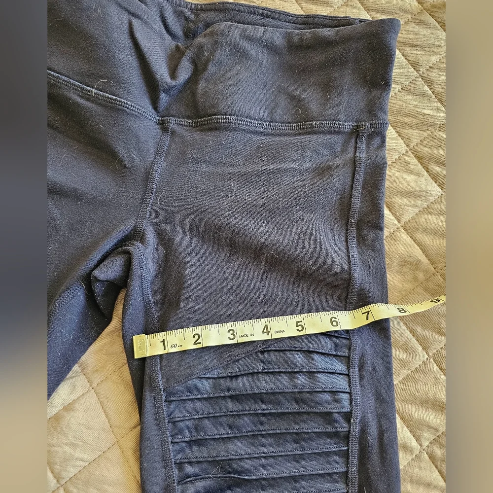 ALO Yoga size tag